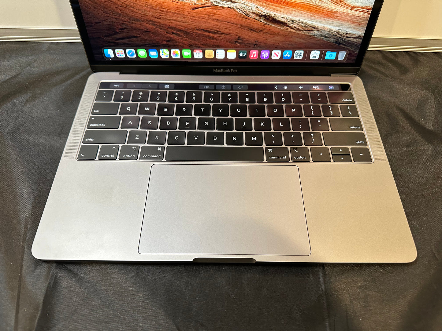 Apple MacBook Pro (i7, 16GB, 256GB)