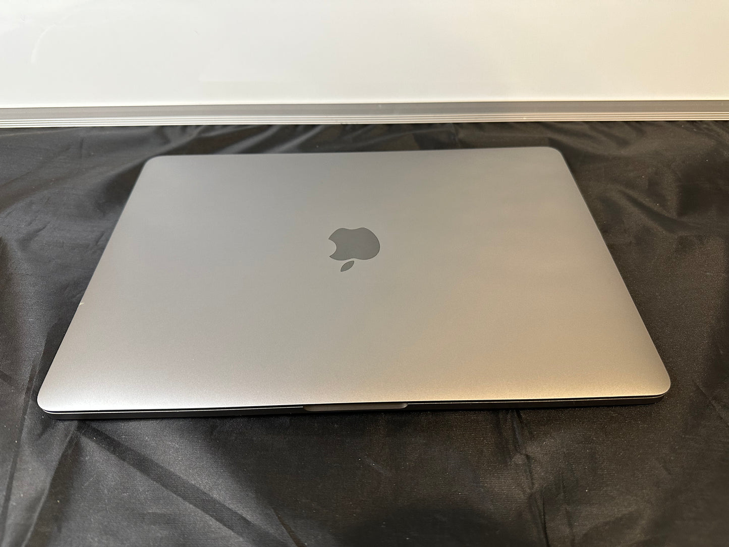 Apple MacBook Pro (i7, 16GB, 256GB)