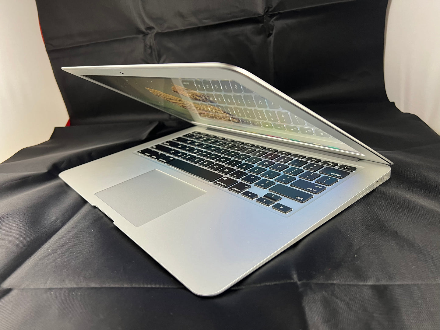 Apple MacBook Air (13-Inch, 8GB, 256GB) – TopTechMarket